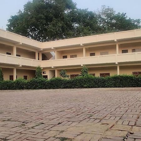 Jp International Naimisharanya Hotel Exterior foto