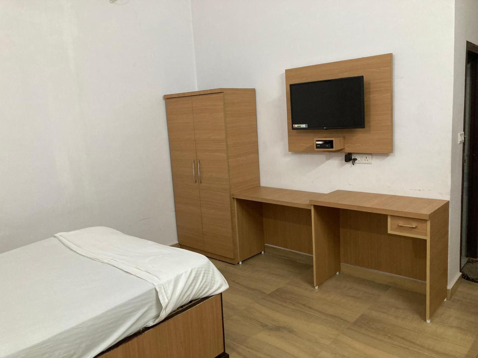 Jp International Naimisharanya Hotel Cameră foto