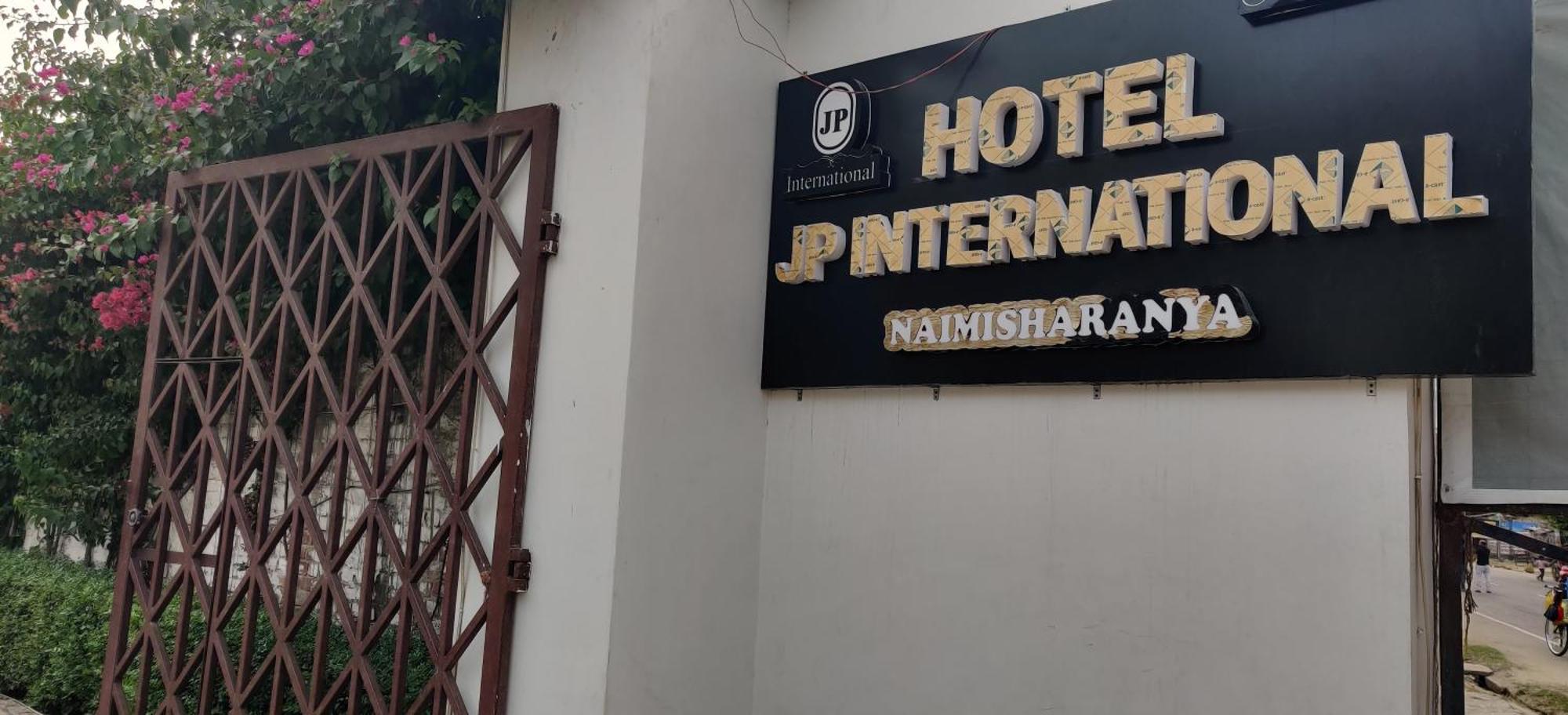 Jp International Naimisharanya Hotel Exterior foto