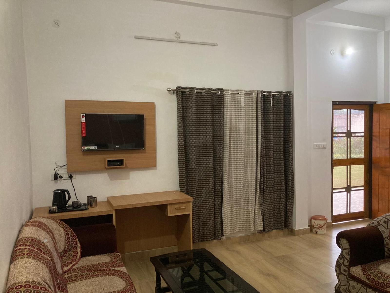 Jp International Naimisharanya Hotel Cameră foto